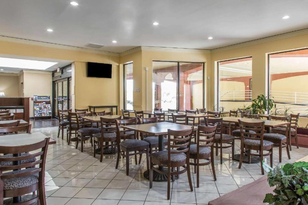 Regency Inn & Suites New London Mystic Eksteriør bilde